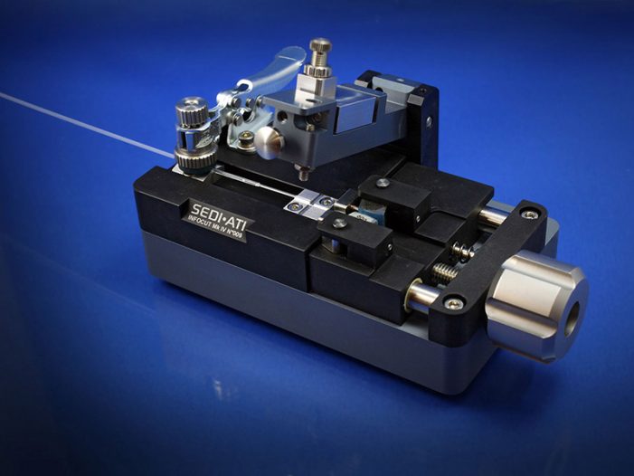 Fiber Cleaver for Large-core Fibers